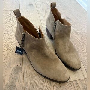 Vionic Tan Suede Waterproof Ankle Boots